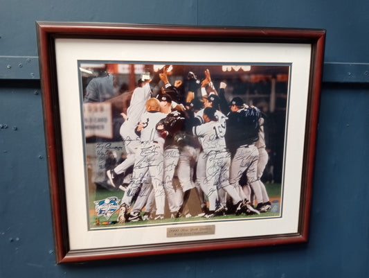 2000 New York Yankees with certificate of authenticity
