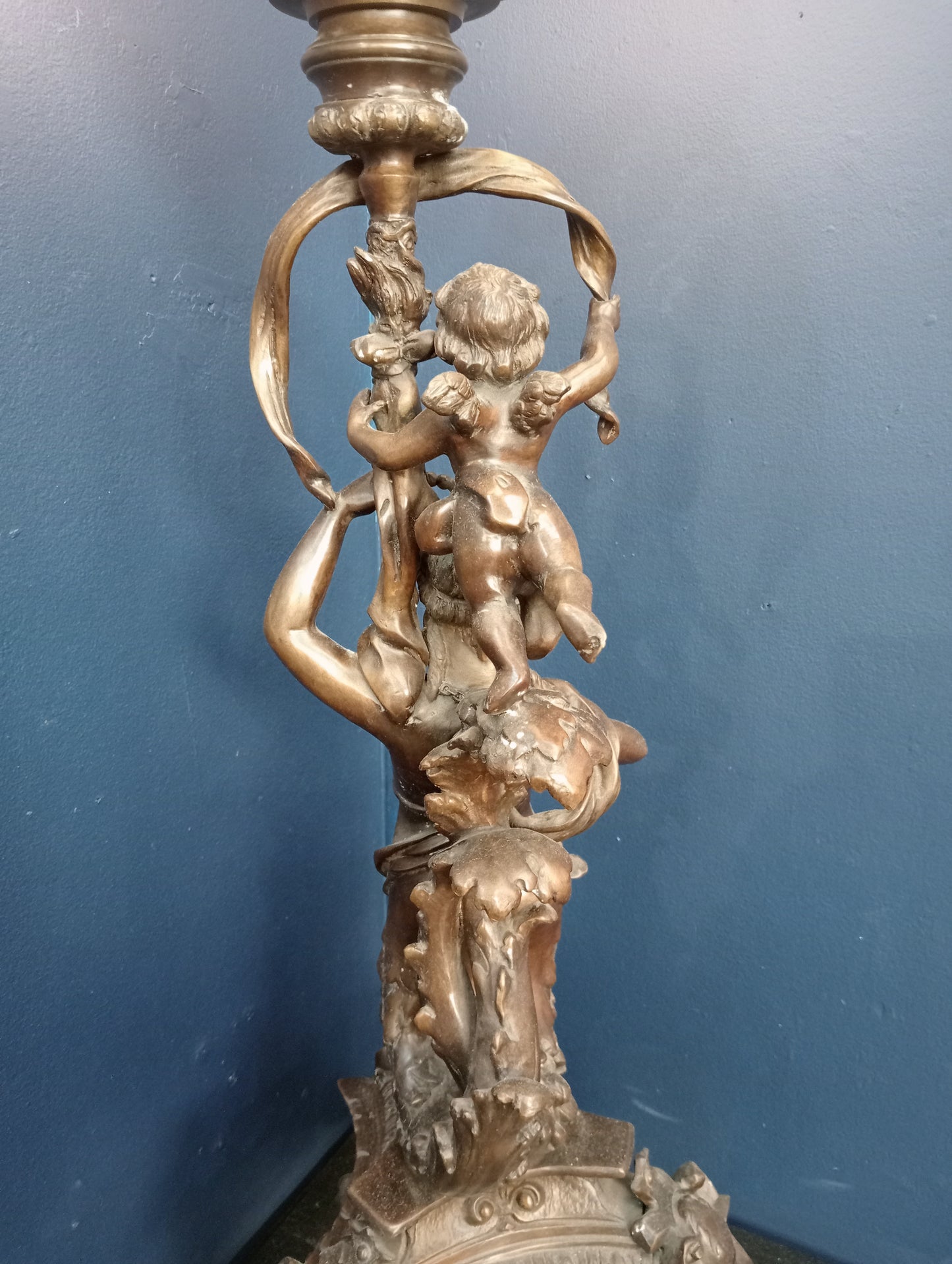 Bronze lady lamp