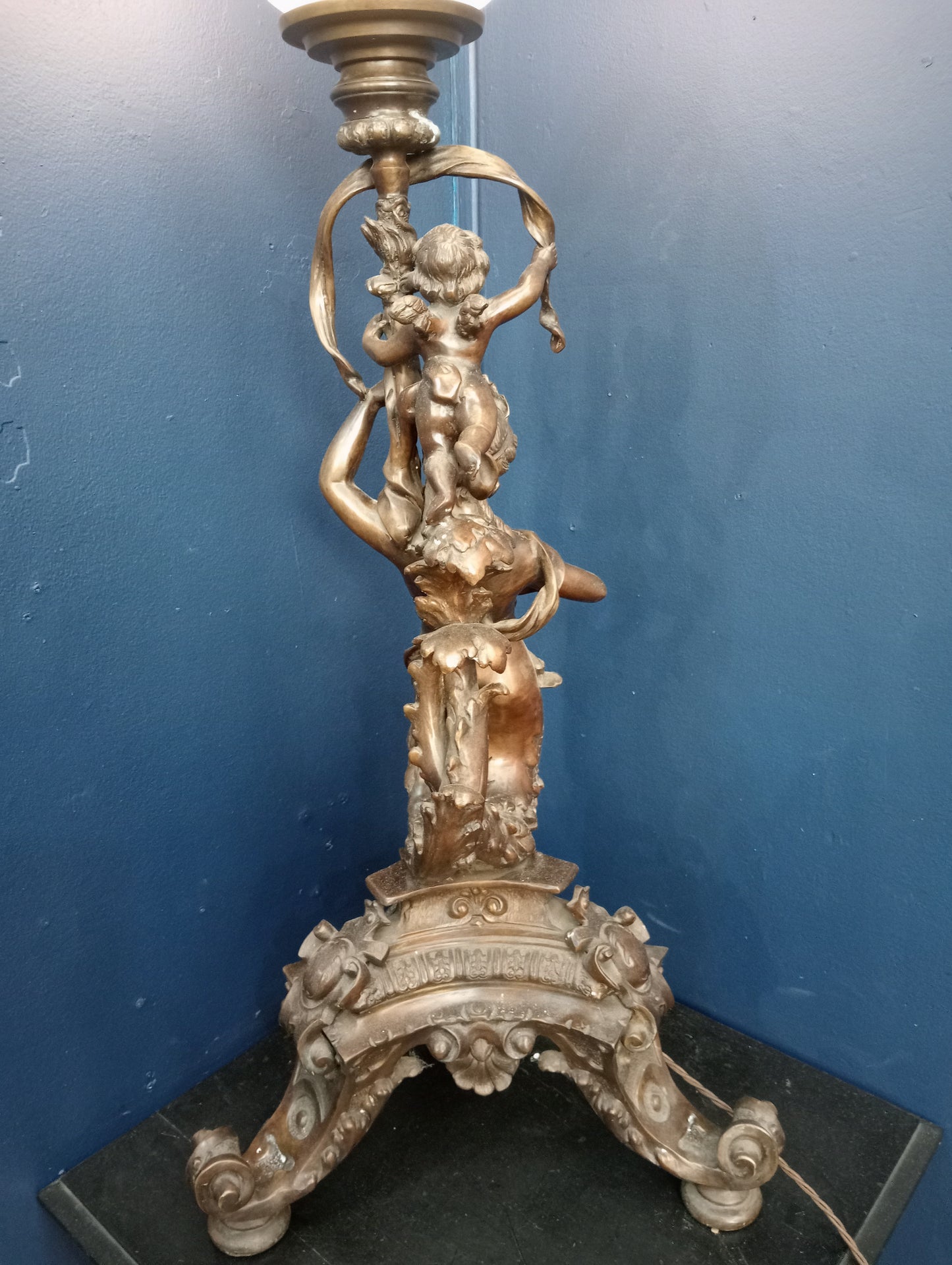Bronze lady lamp