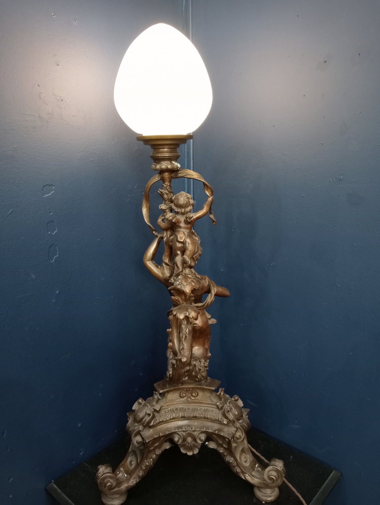 Bronze lady lamp