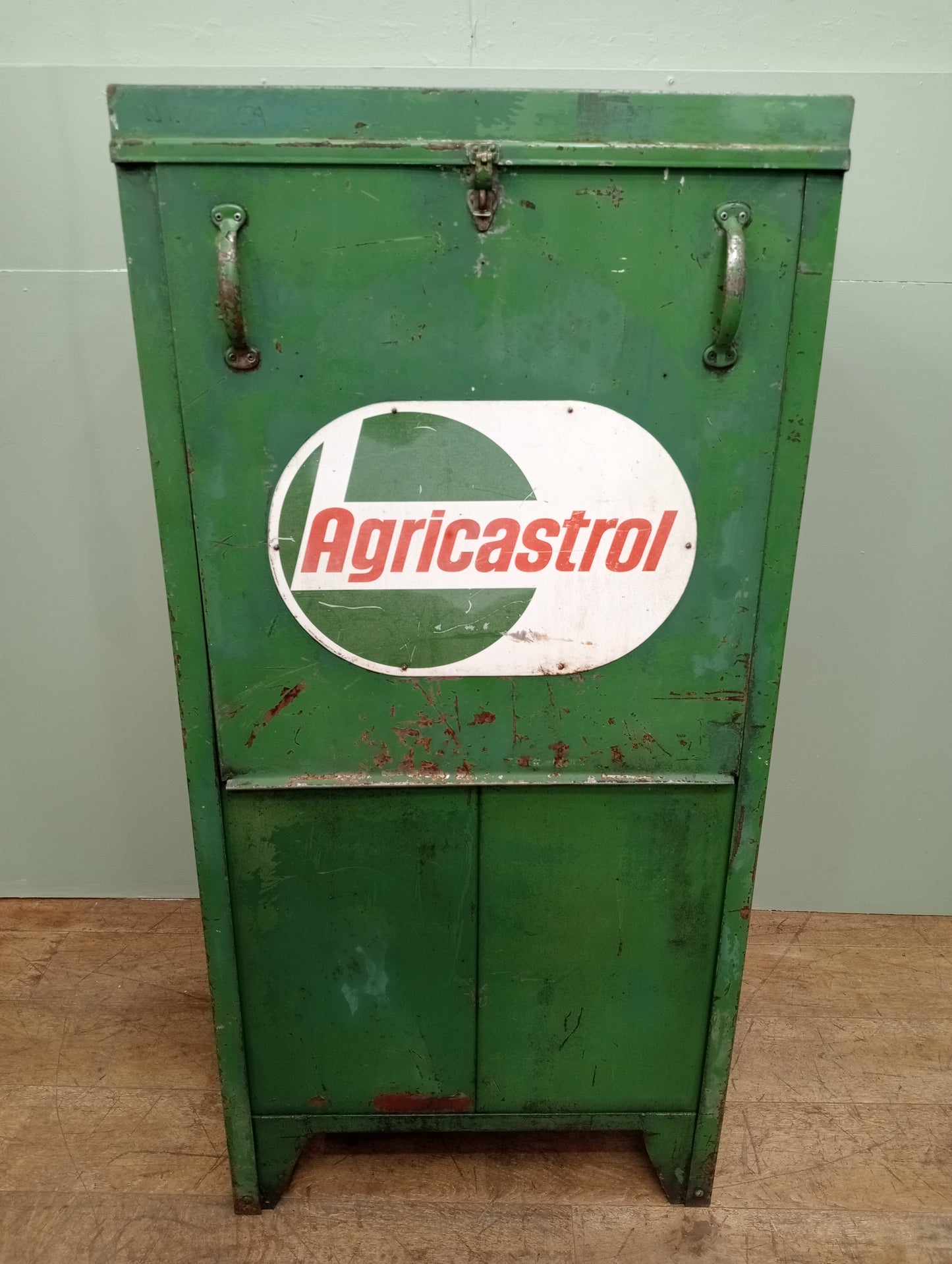 Castrol double oil dispenser