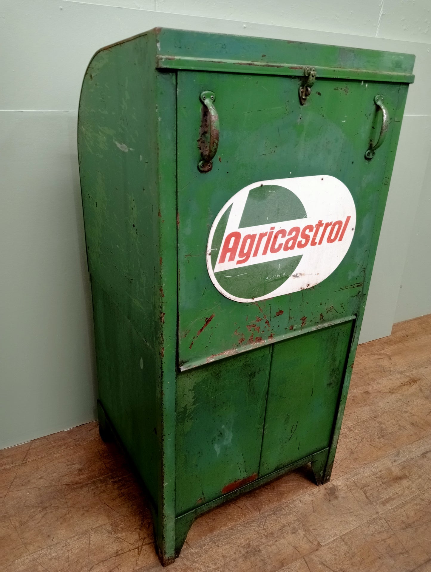 Castrol double oil dispenser