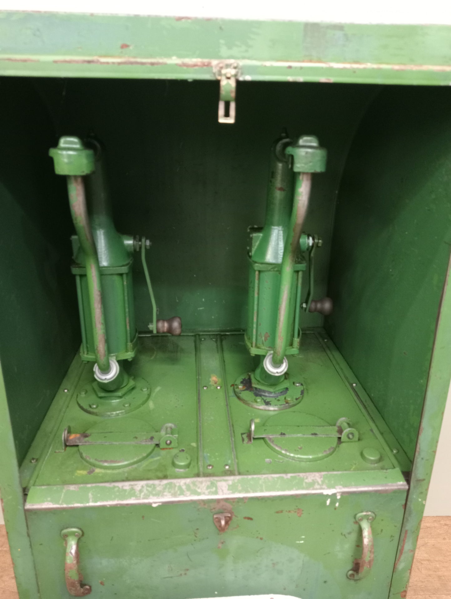 Castrol double oil dispenser
