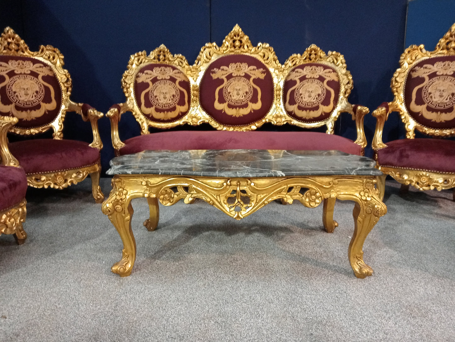 Giltwood 5 piece suite compromising of 1 sofa, 4 chairs and a gilt table with marble top