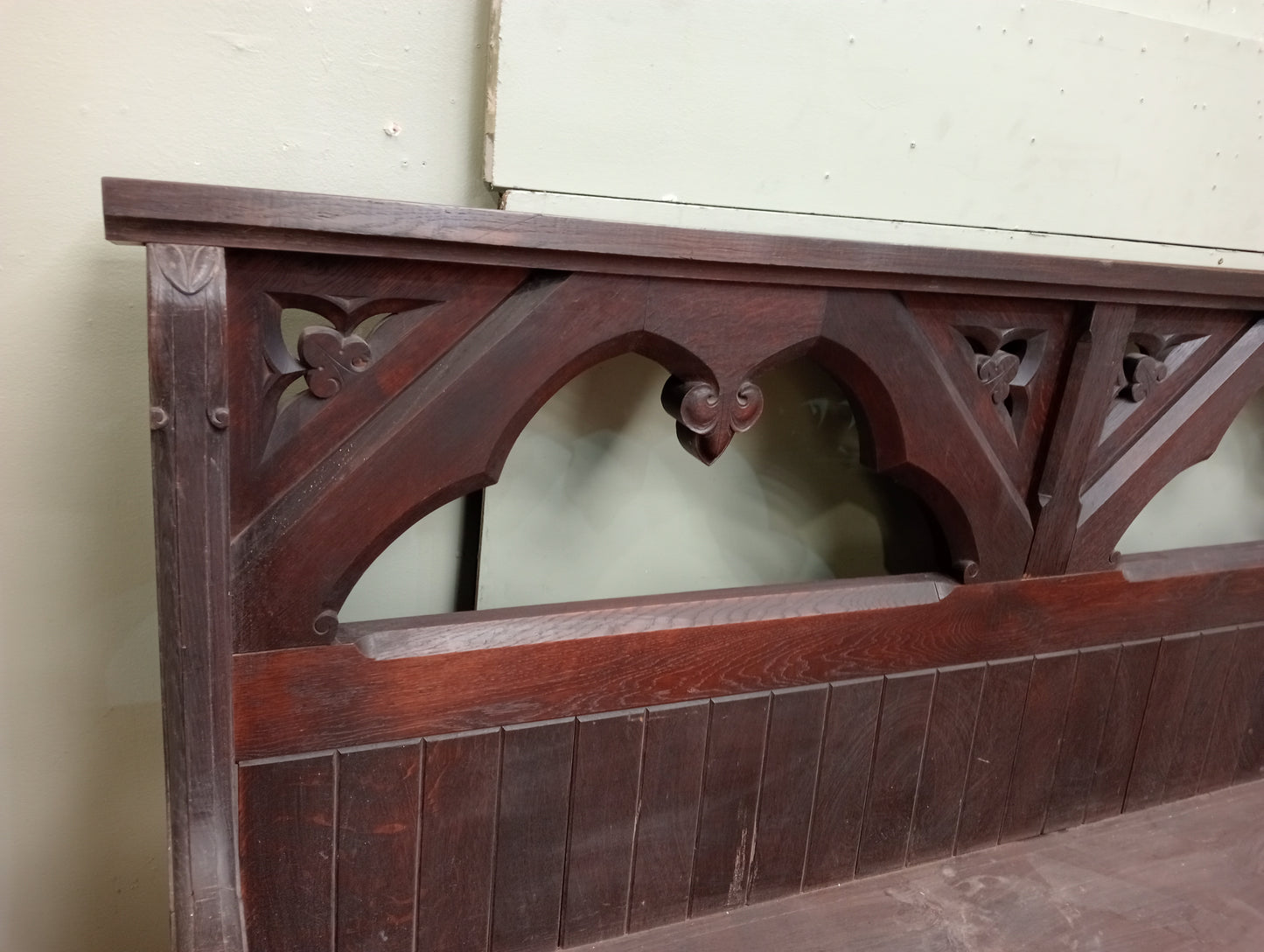 Large oak Victorian gothic revival church pew