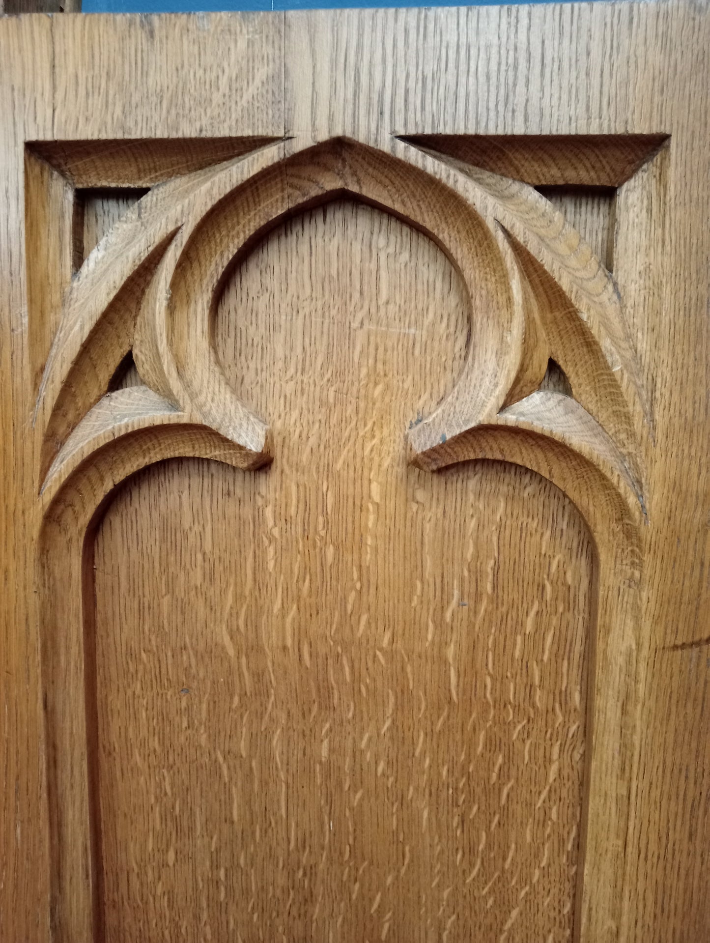 Lot of 2 oak gothic panels doors