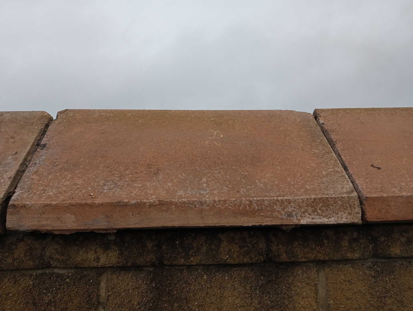 Lot of 73 stone bridge wall copings