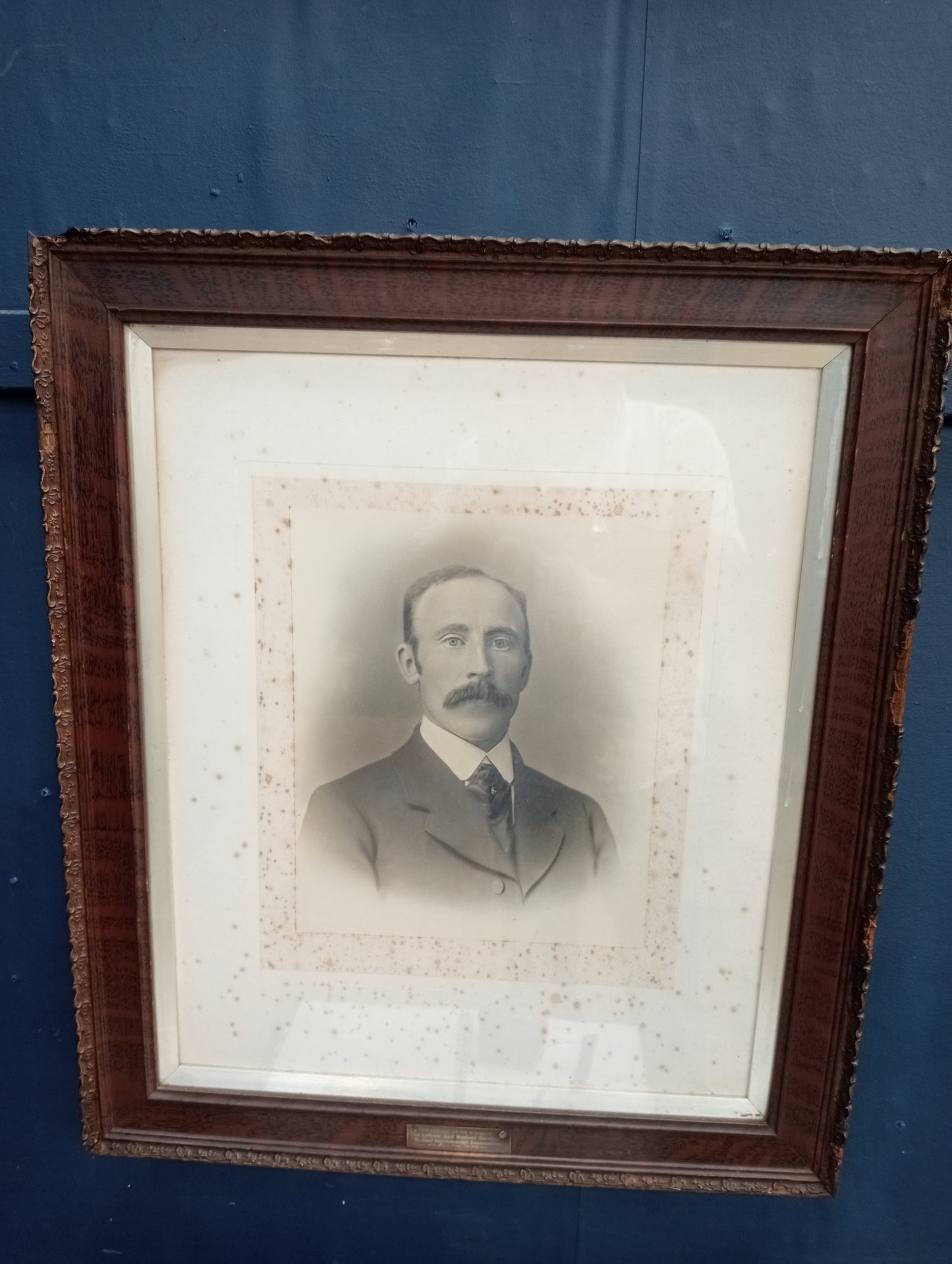 Oak frame man portrait