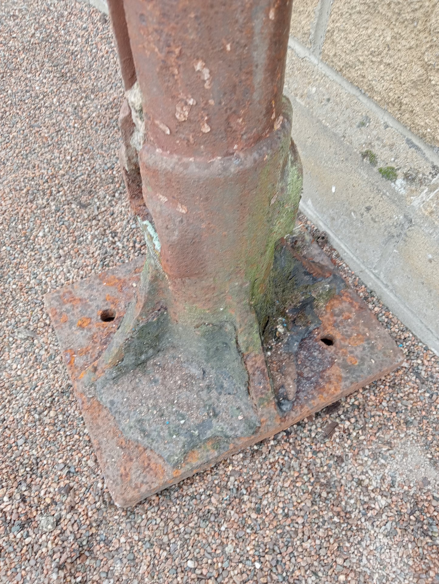 Pair of cast iron posts