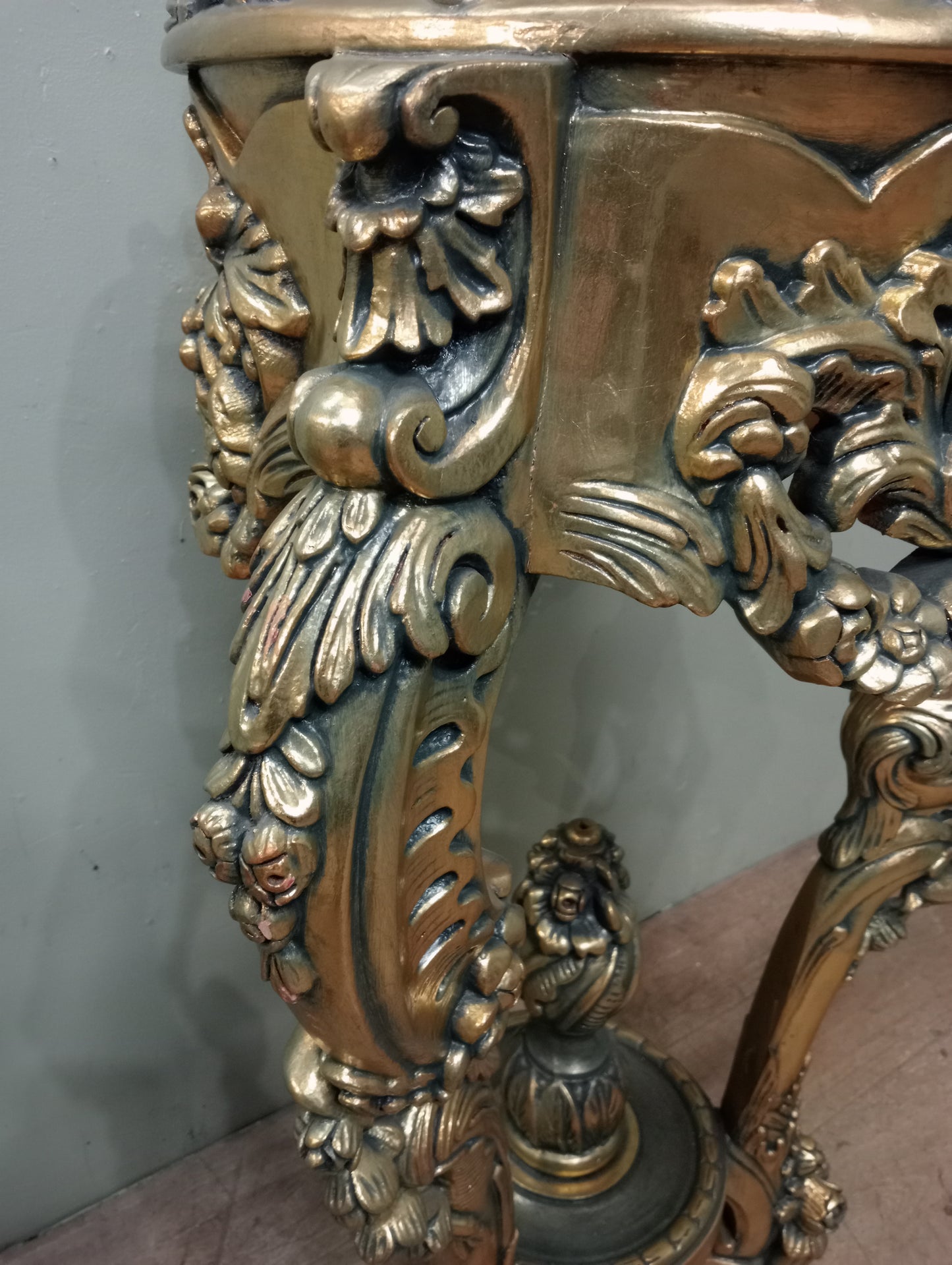 Pair of handcarved Rocco style gilt wood pedestals with carved urn finial tops on 3 scrolled cabriole legs richly adorned with floral motifs, acanthus leaf design