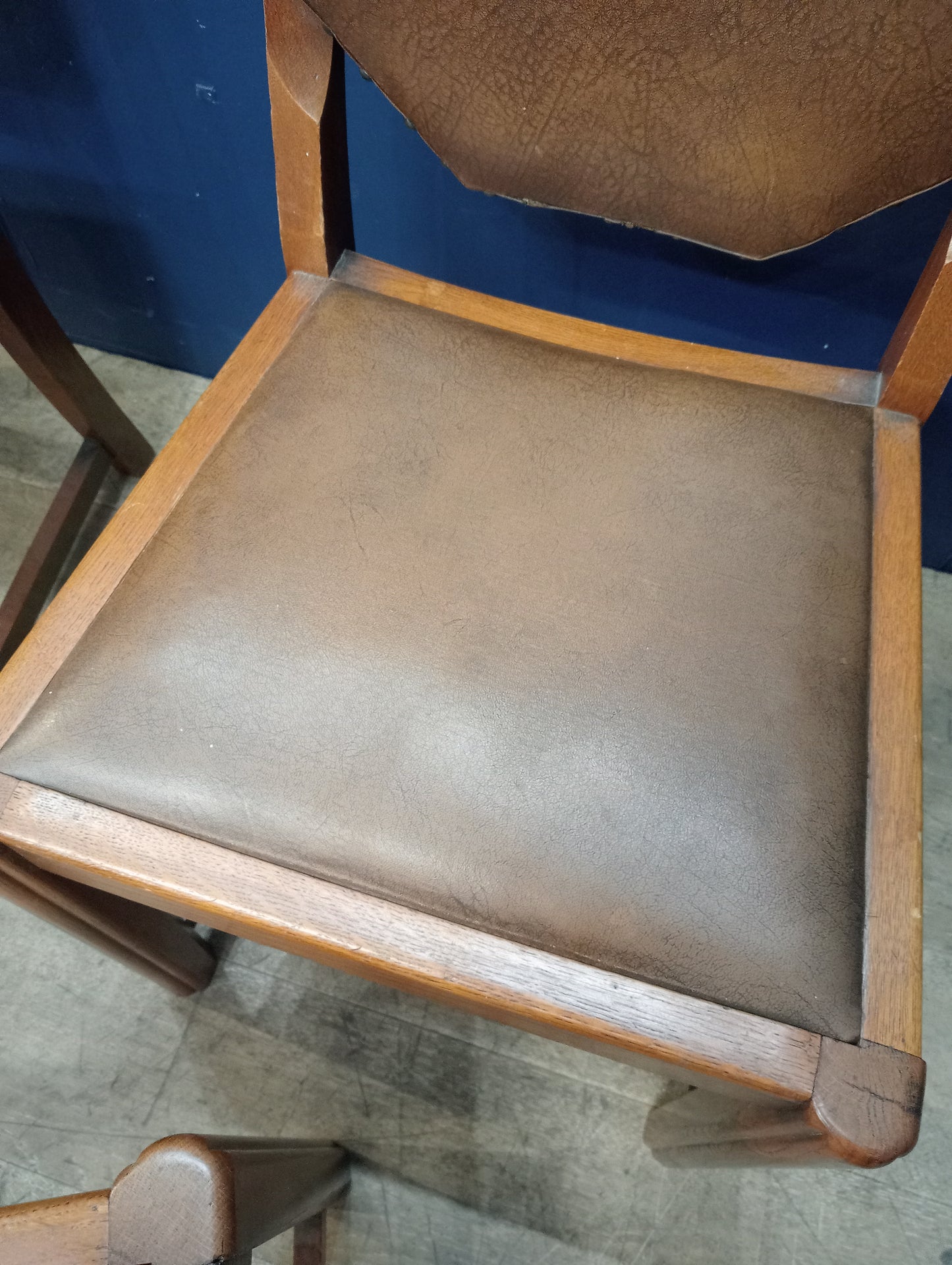 Set of 4 art deco circe 1930s oak and tan leather dinning chairs
