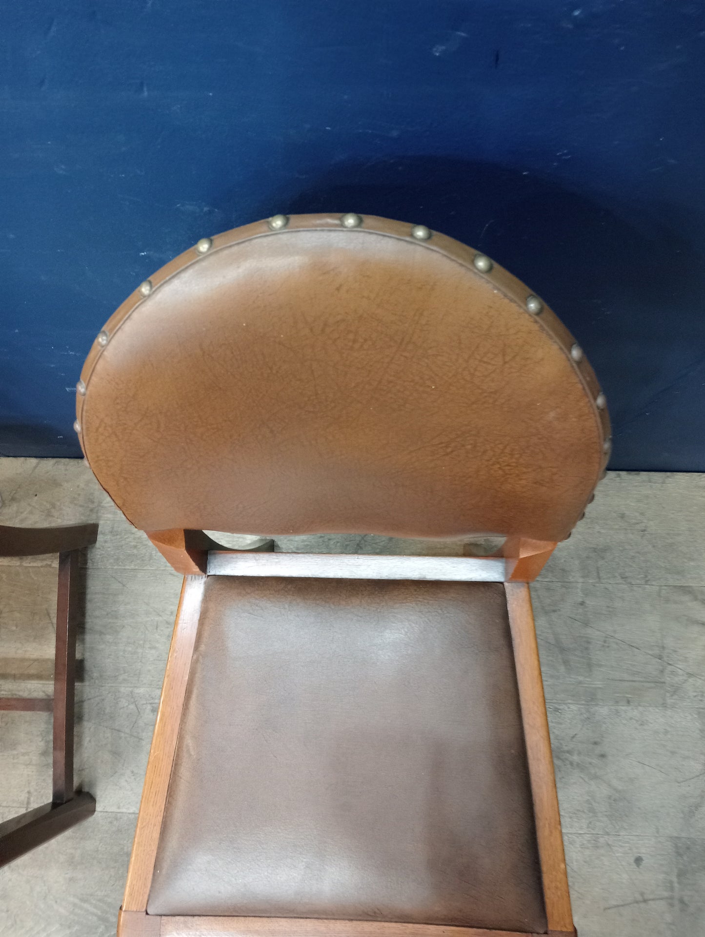 Set of 4 art deco Circe 1930s oak and tan leather dinning chairs