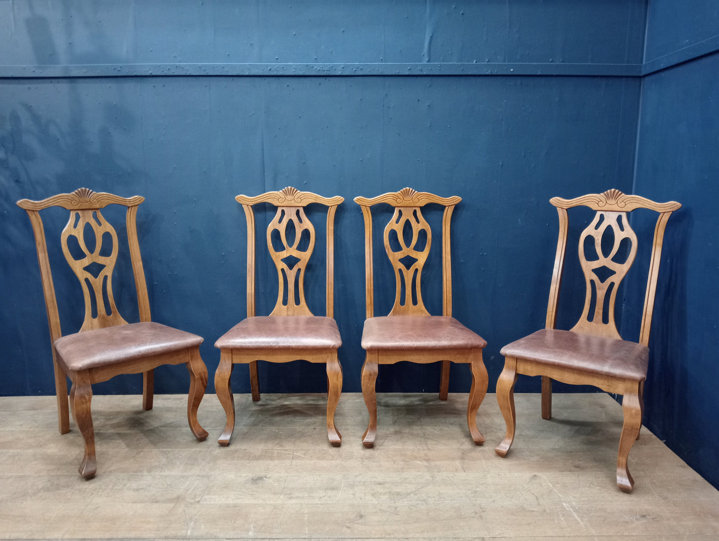 Set of 4 teak Georgian style dinning chairs