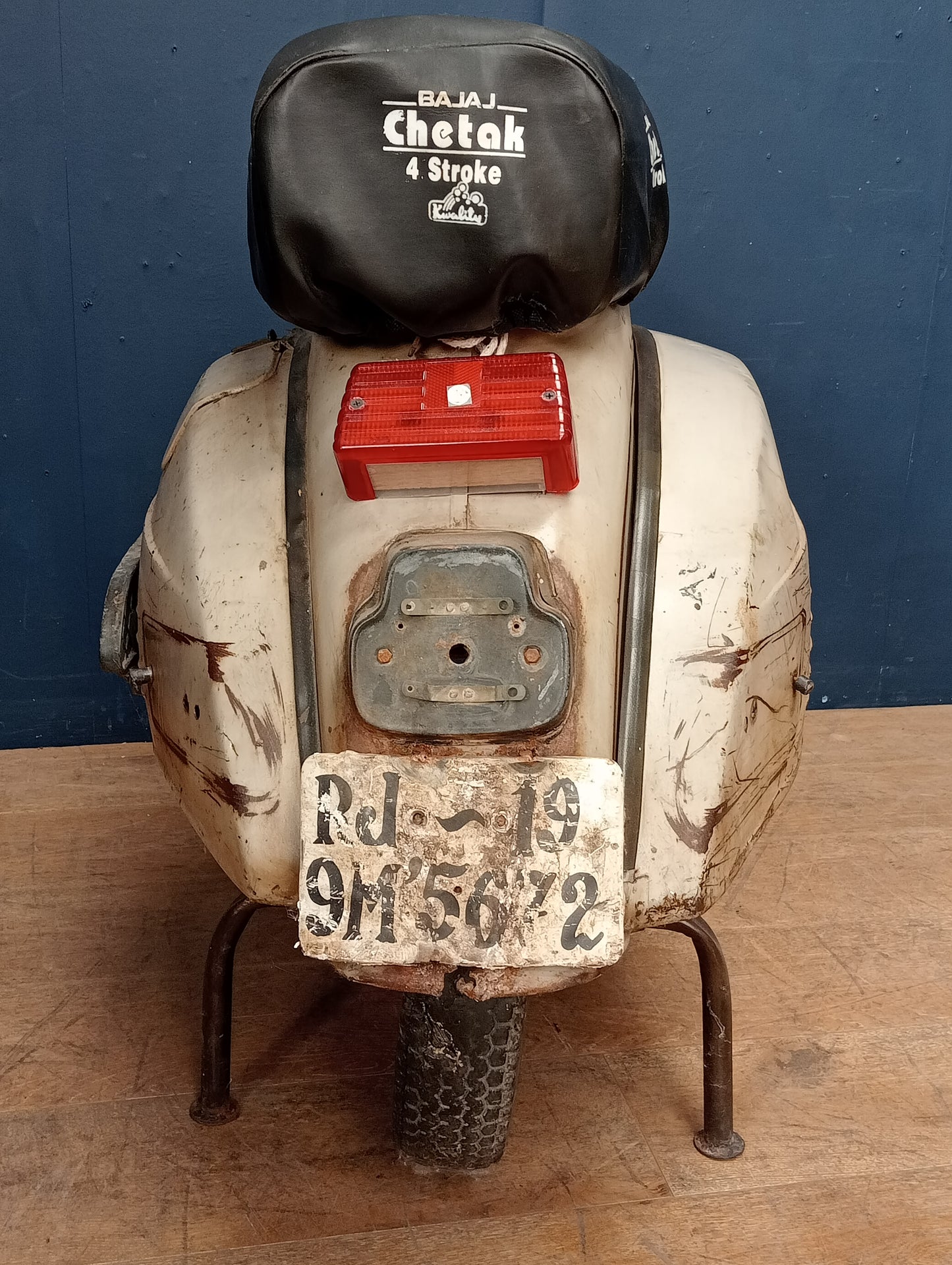 Vespa style chair-stool