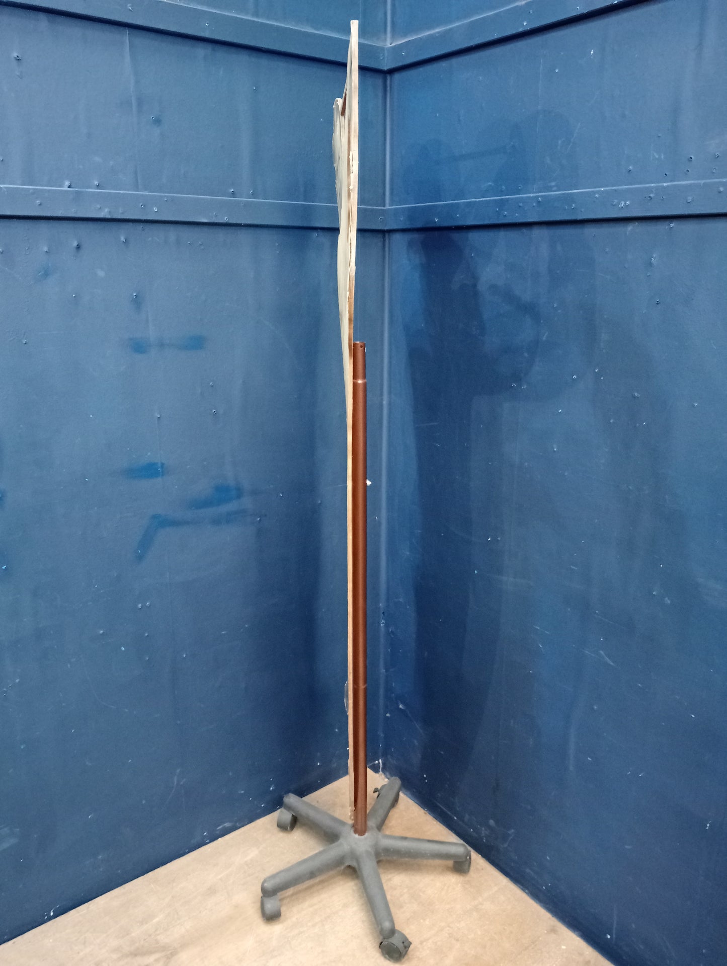 Wooden golfer on stand