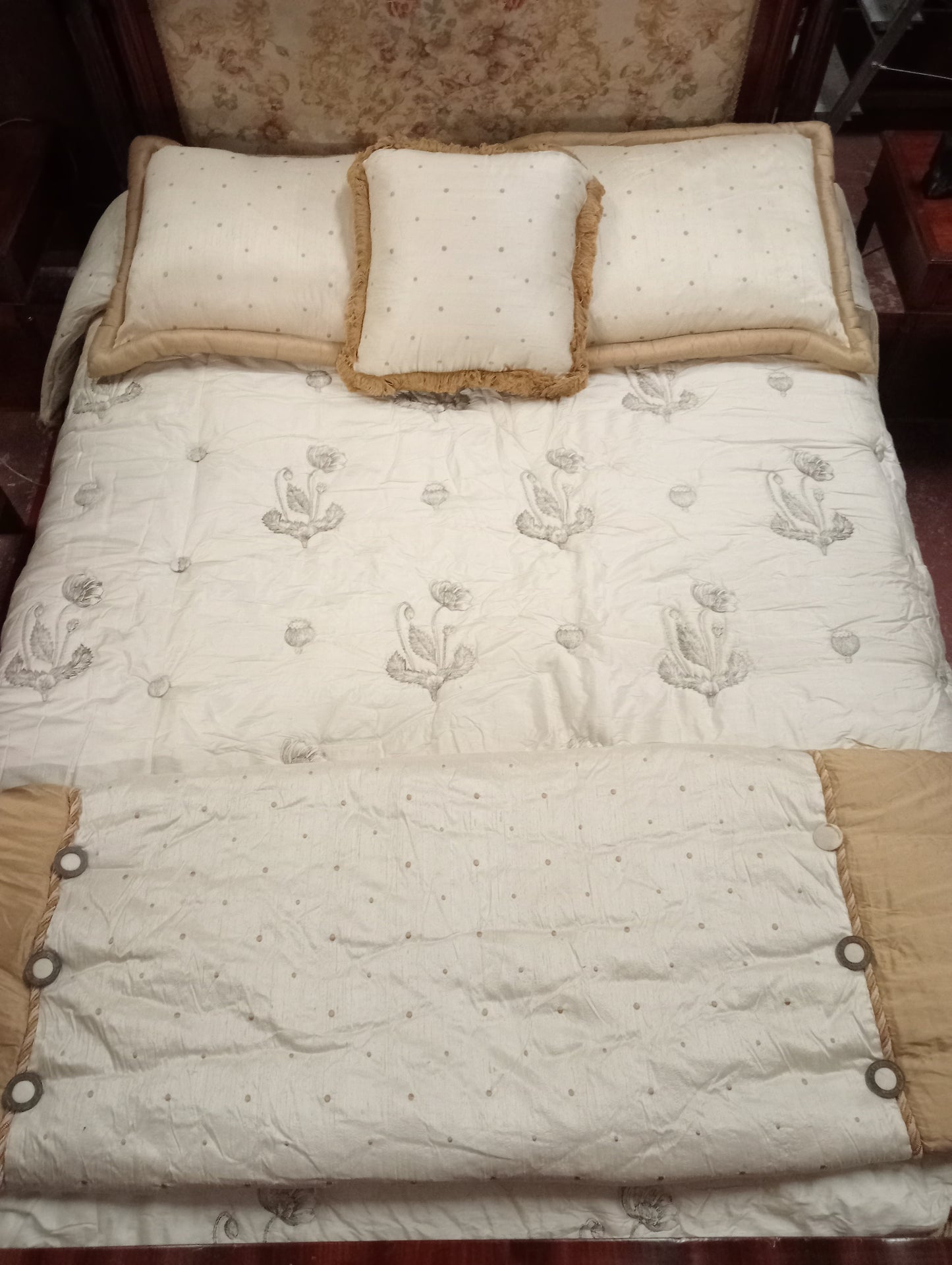 100% Silk Gold Damake Princessa bedspread with throw and 3 matching pillows