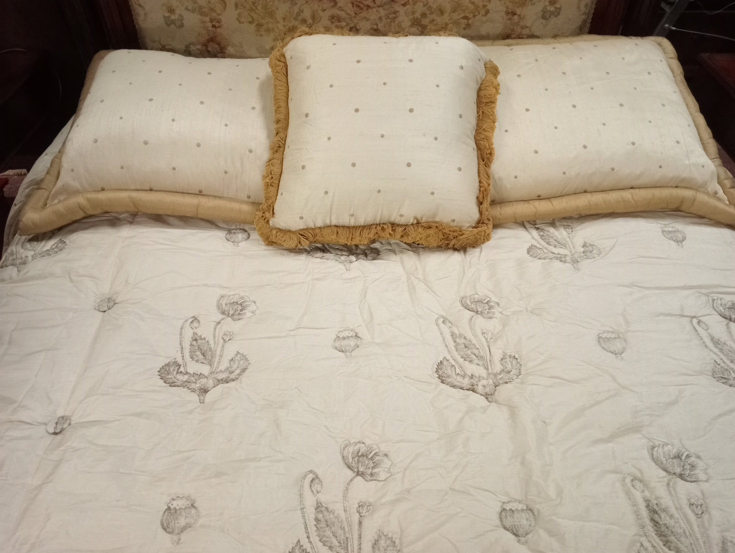 100% Silk Gold Damake Princessa bedspread with throw and 3 matching pillows