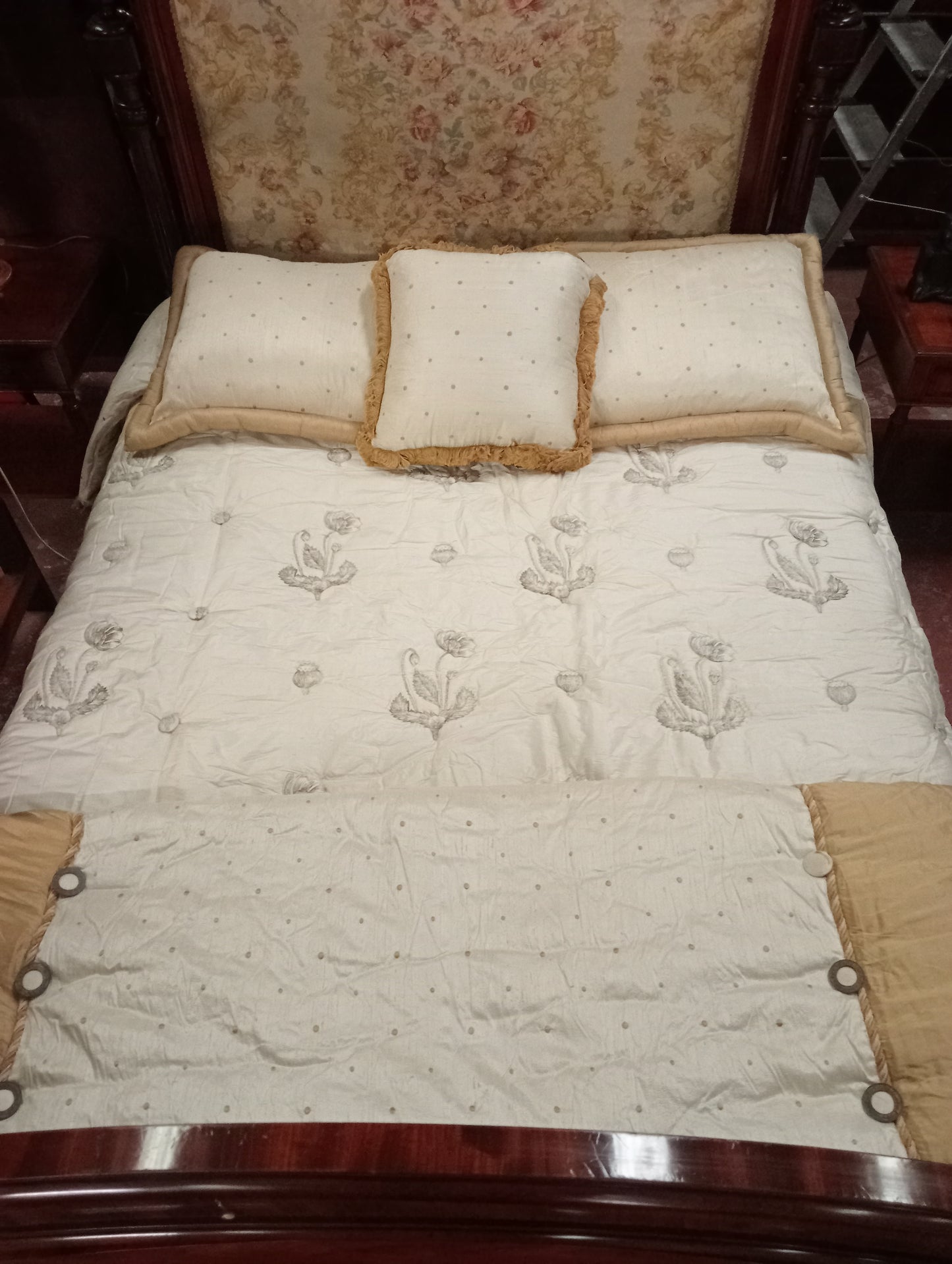 100% Silk Gold Damake Princessa bedspread with throw and 3 matching pillows