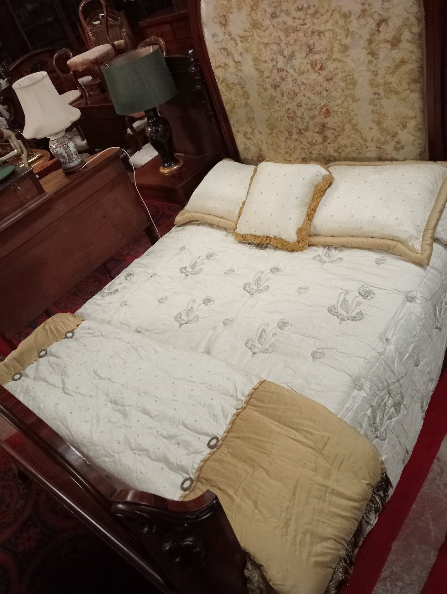 100% Silk Gold Damake Princessa bedspread with throw and 3 matching pillows