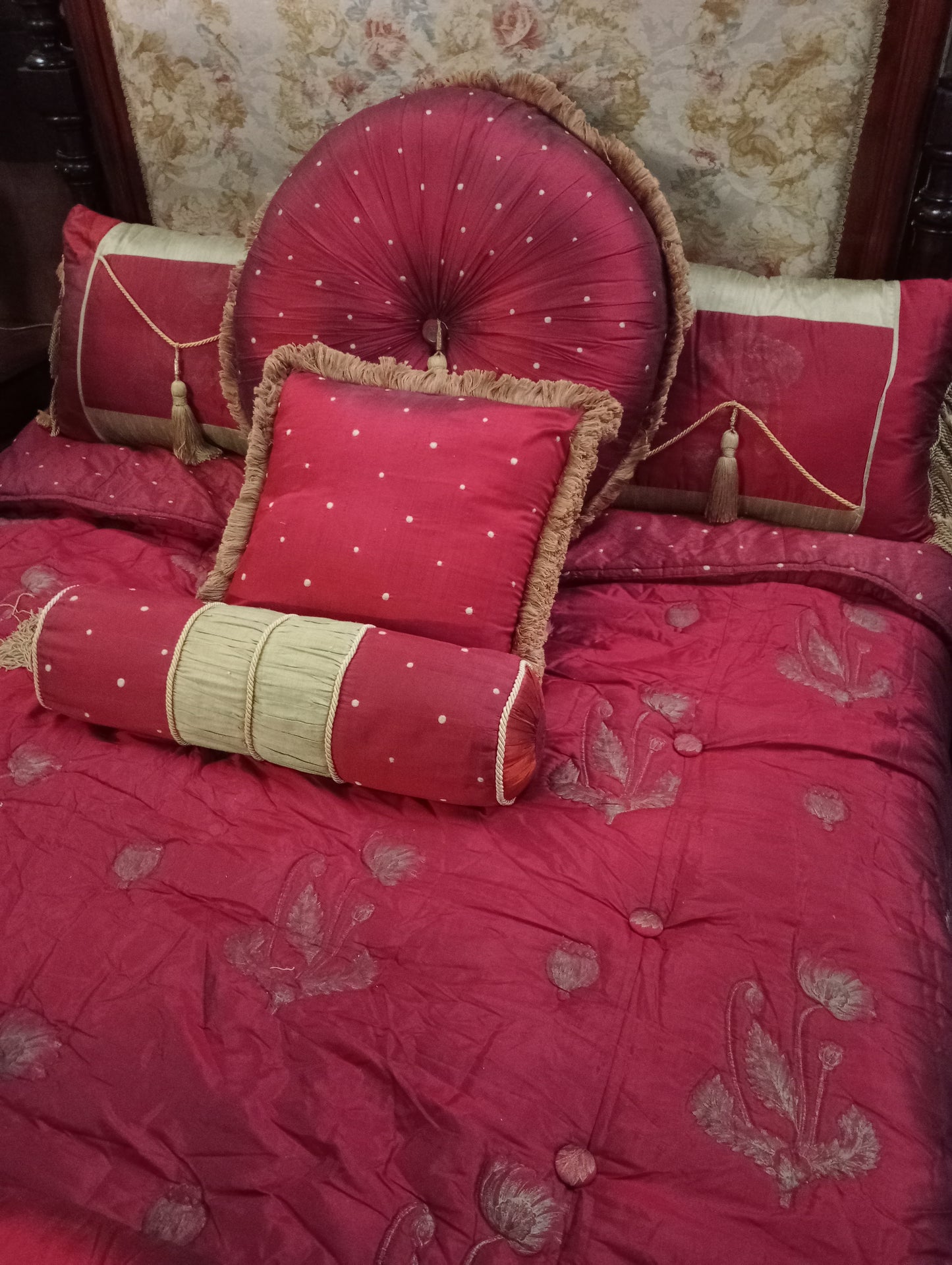 100% Silk red gold Princessa bedspread  consisting of throw, 2 pillows  round cushion and bolster