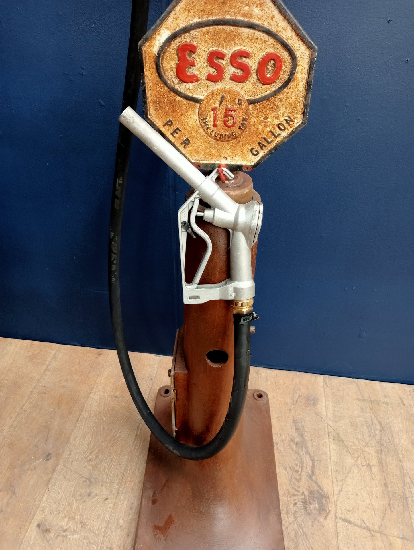 Avignon Esso fuel pump