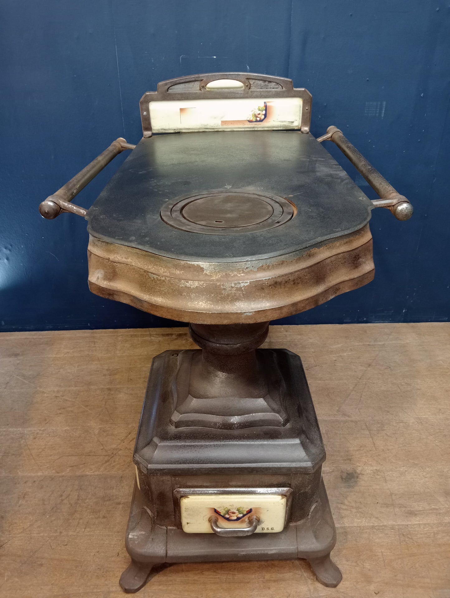 Cast enamel stove with oven C