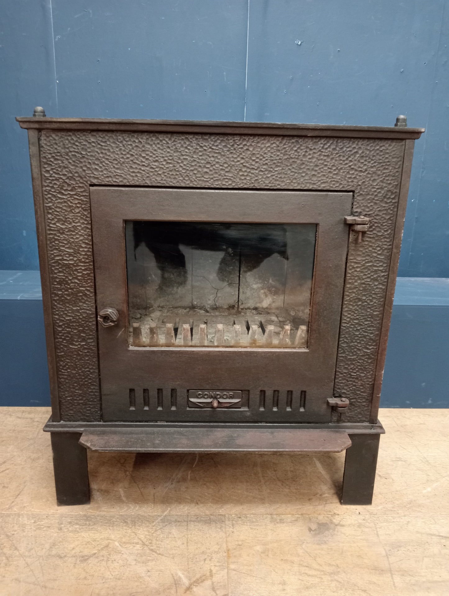 Cast iron condor wood burner