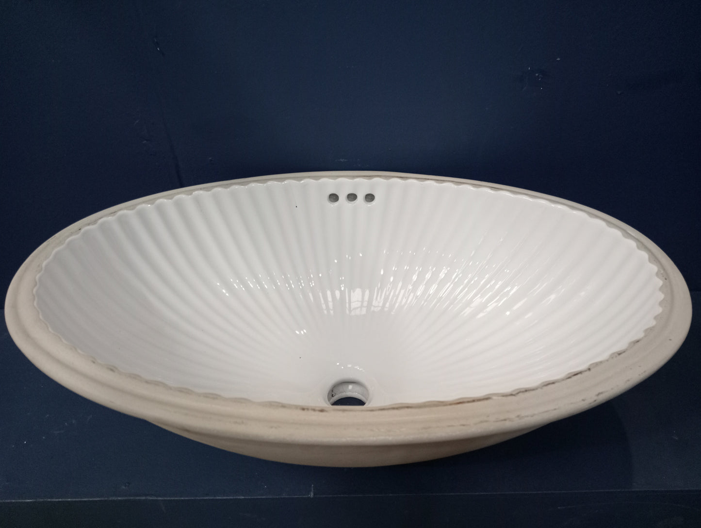 Ceramic shell style sink