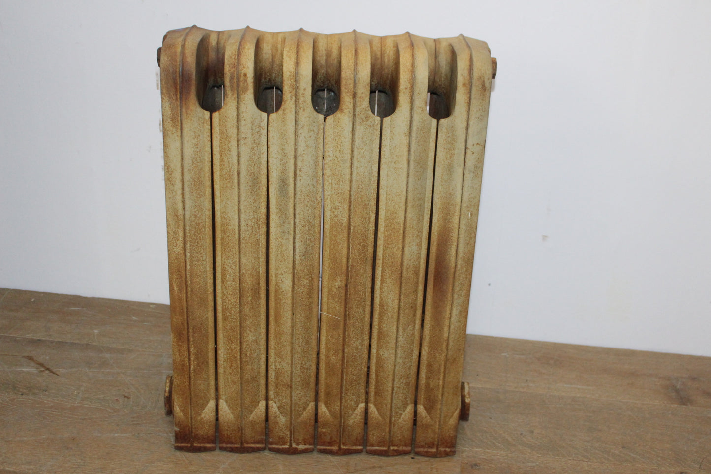 Early 20th Century cast iron radiator