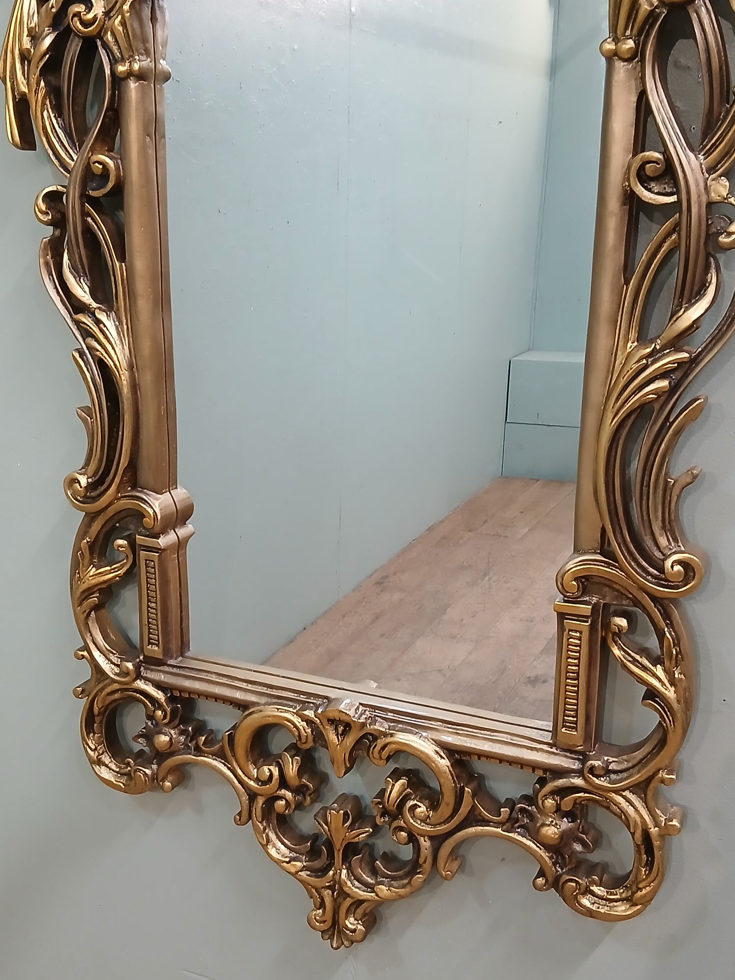 Giltwood chippendale style mirror featuring Ho-Ho birds
