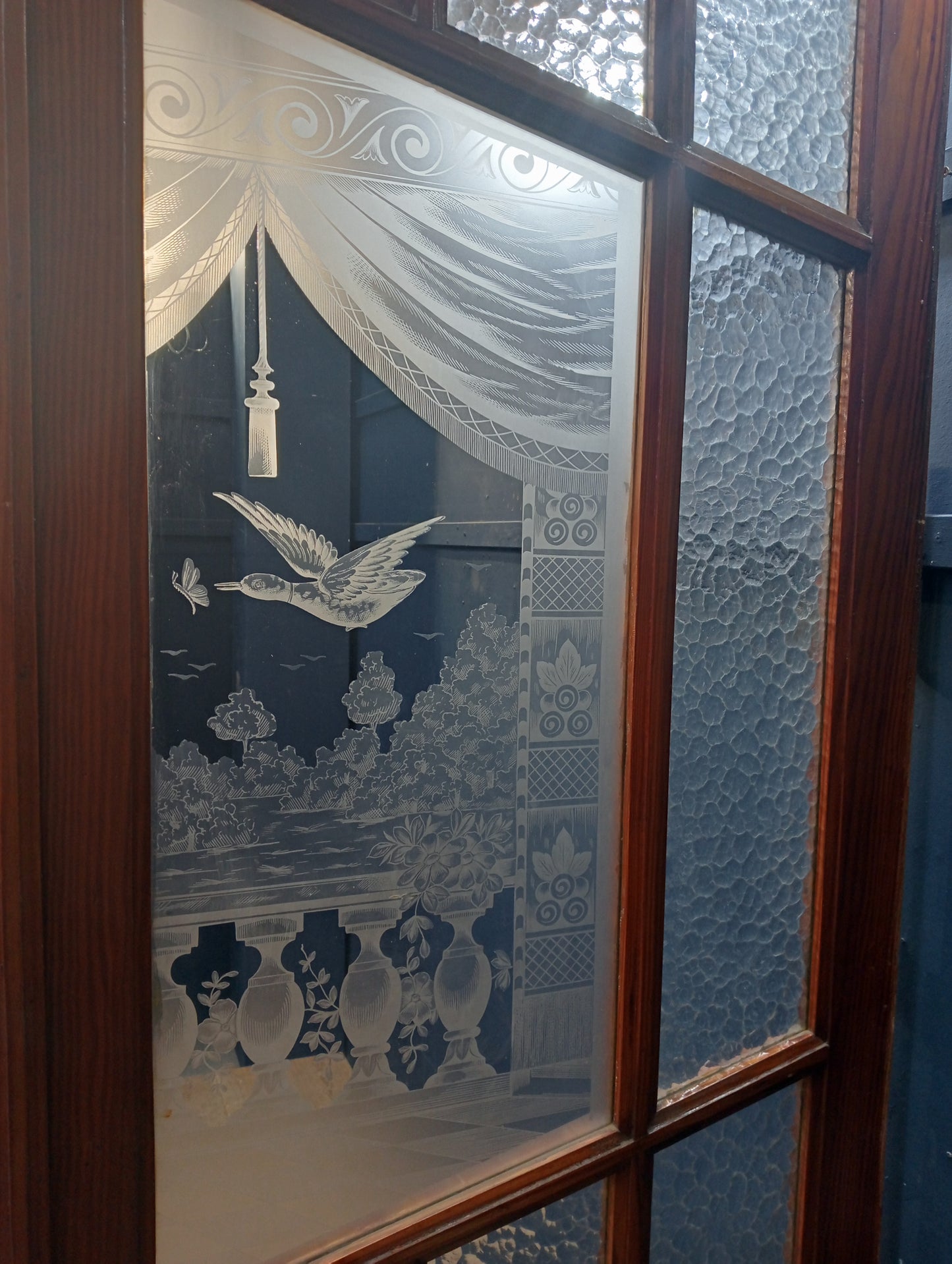 Glazed door with duck etched glass and privacy panels