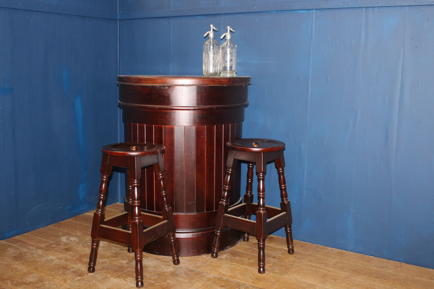 Half moon mahogany high drinks counter