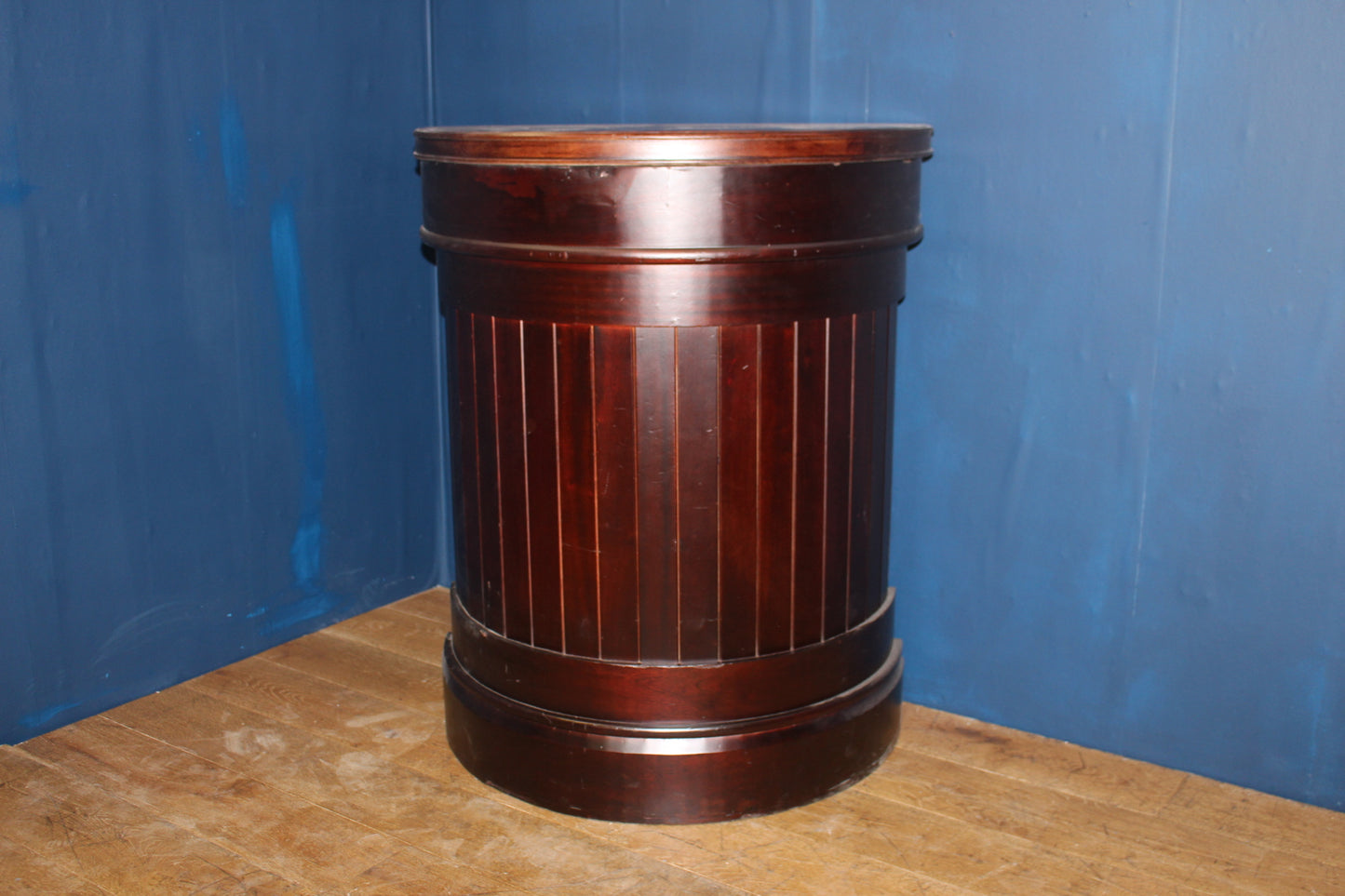 Half moon mahogany high drinks counter