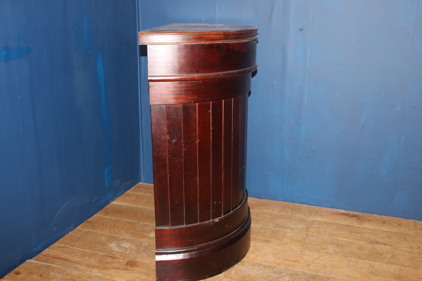 Half moon mahogany high drinks counter