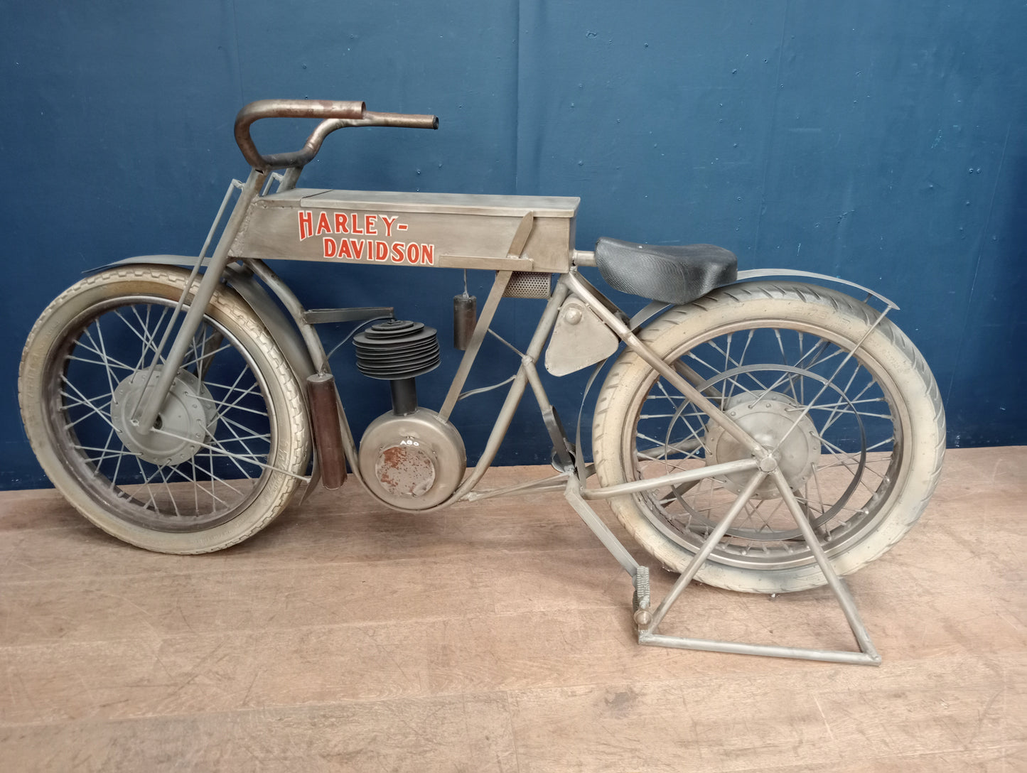 Harley Davidson display bar