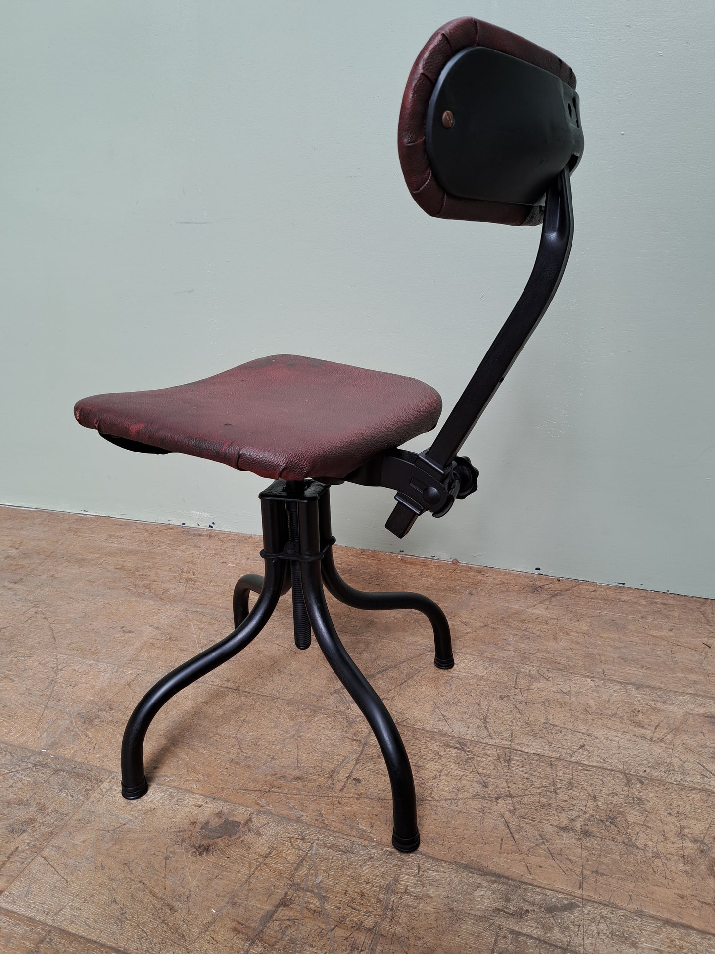 Industrial swivel chair