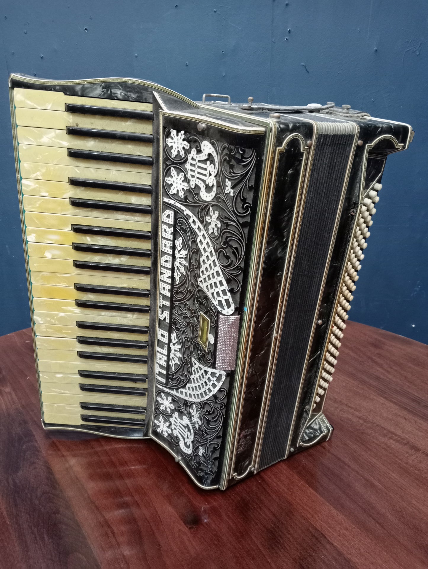 Italo standard piano accordion