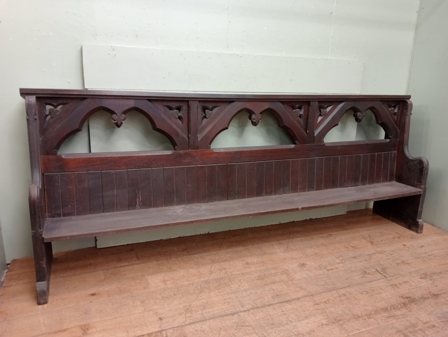 Large oak Victorian gothic revival church pew