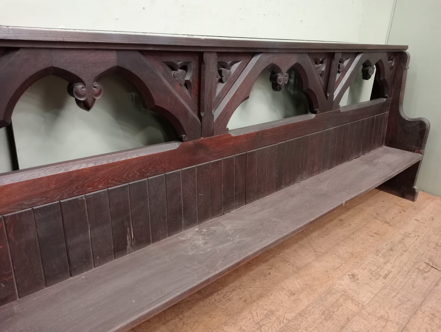 Large oak Victorian gothic revival church pew