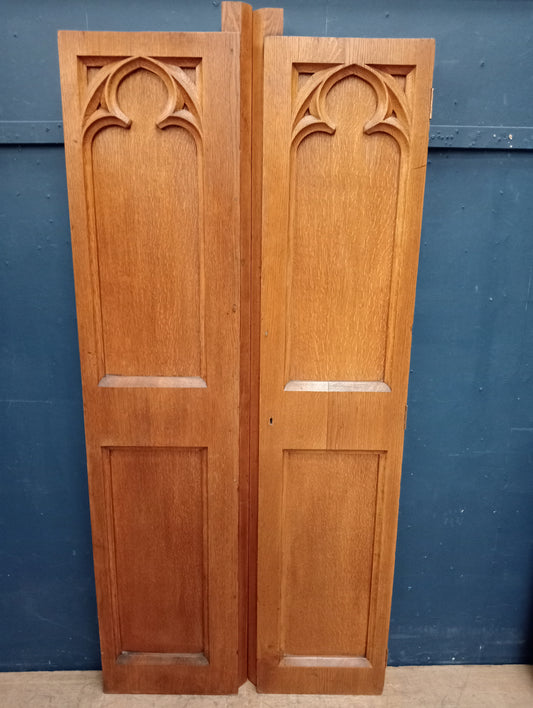 Lot of 2 oak gothic panels doors