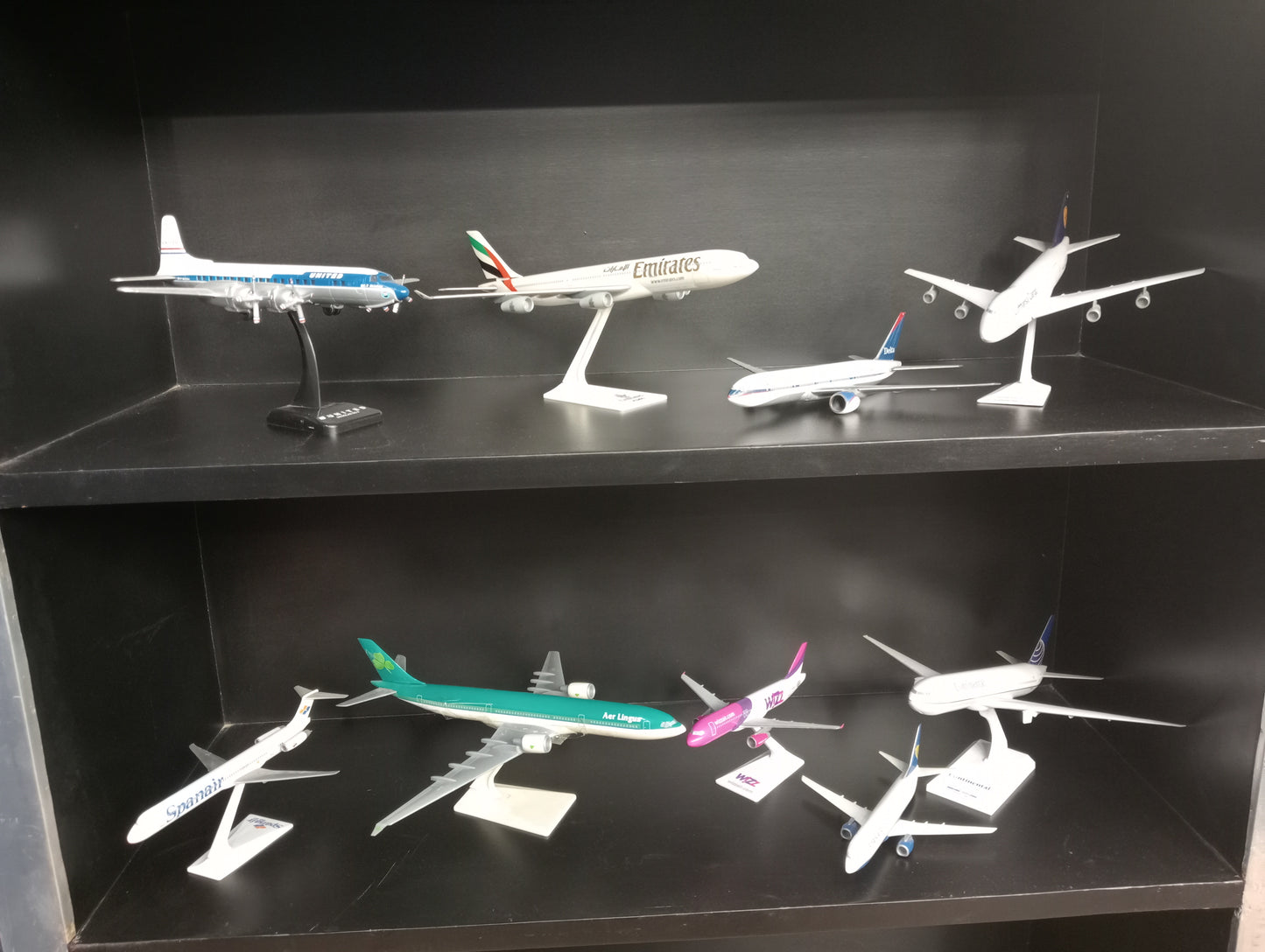 Lot of 9 model airplanes