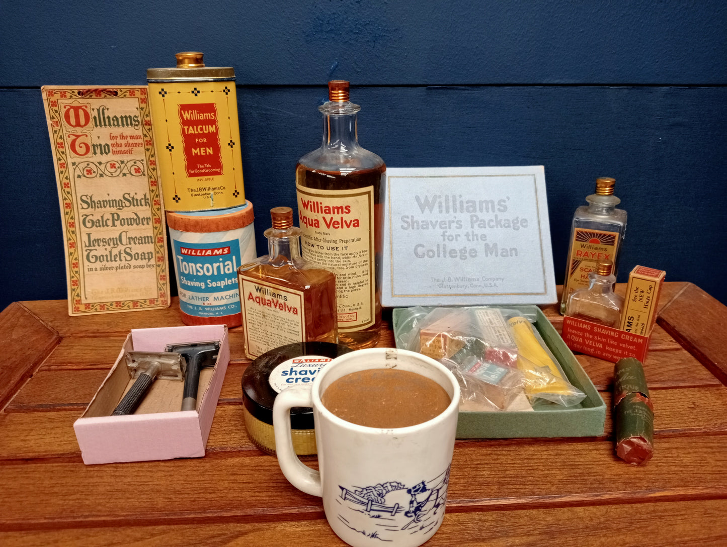 Lot of mixed cosmetic items fourteen original period bottles , boxes , tubes etc