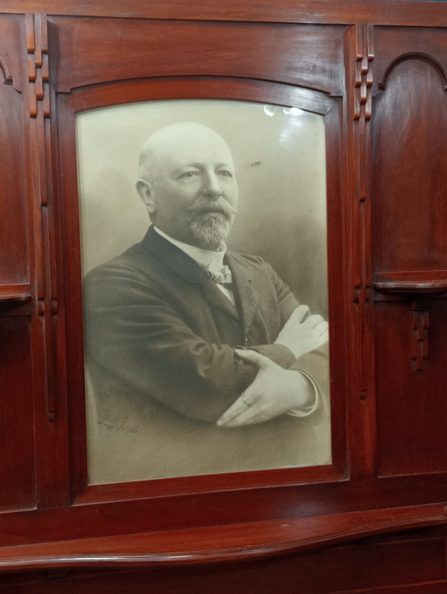 Mahogany over mantel with portrait insert