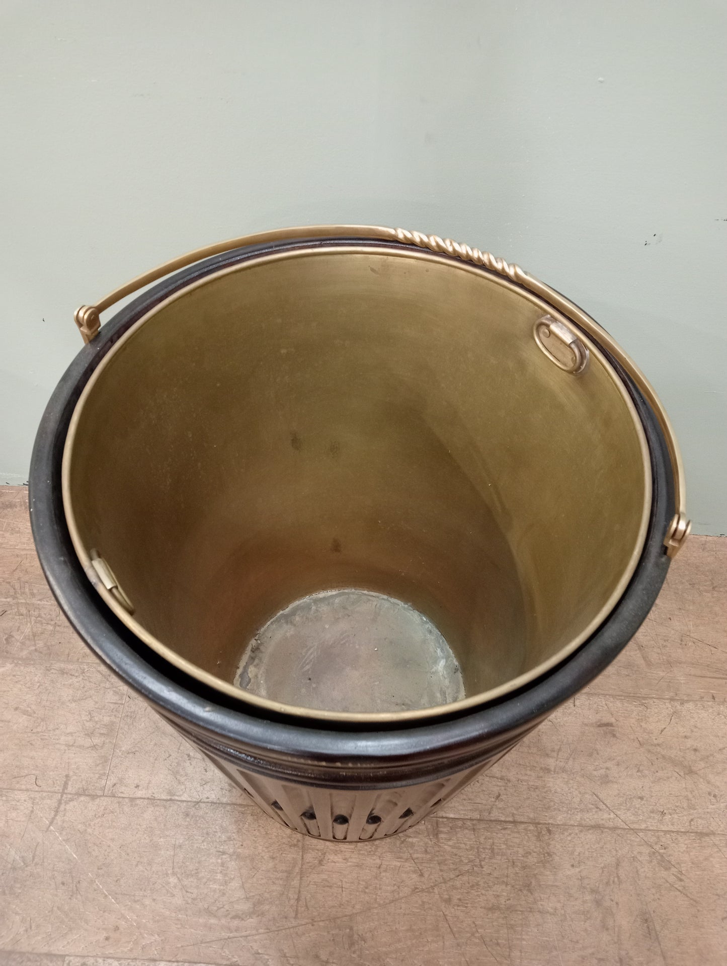 Mahogany ribbed Irish peat bucket with brass insert