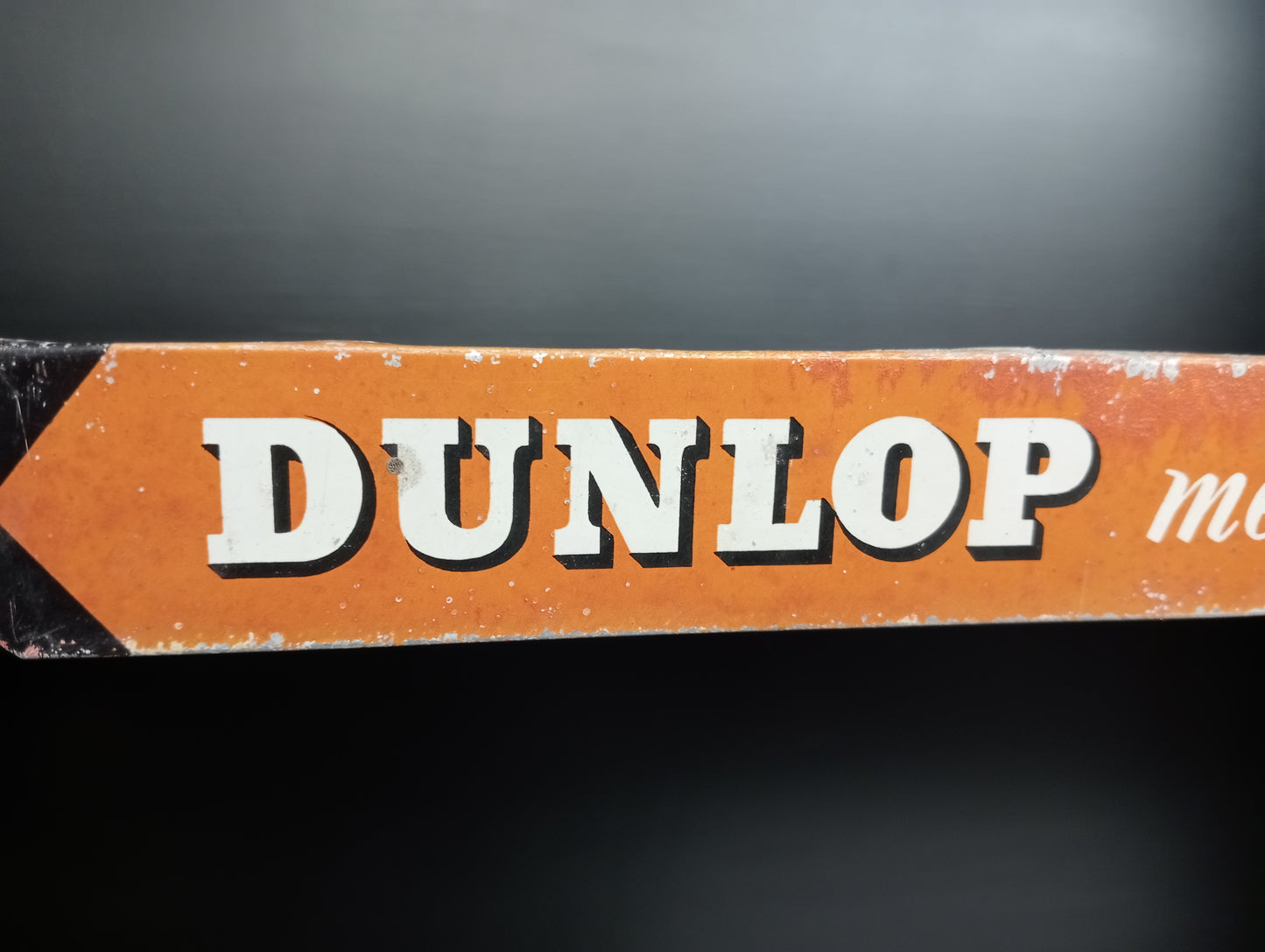 Metal Dunlop shelf sign