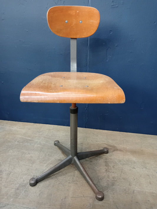 Metal bentwood swivel industrial chair