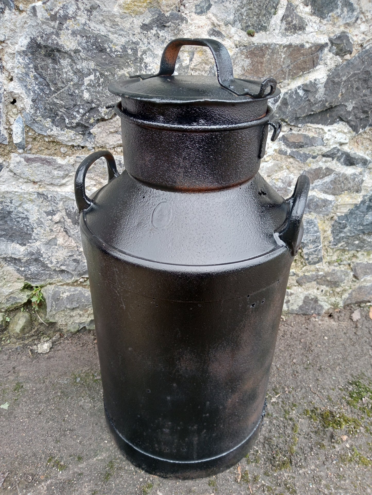 Metal milk churn with lid