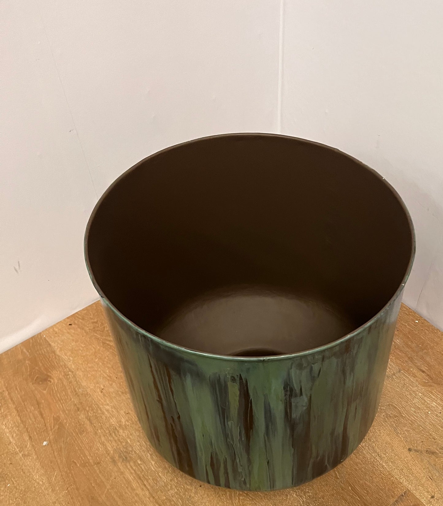 Metal painted planter palm stone finish