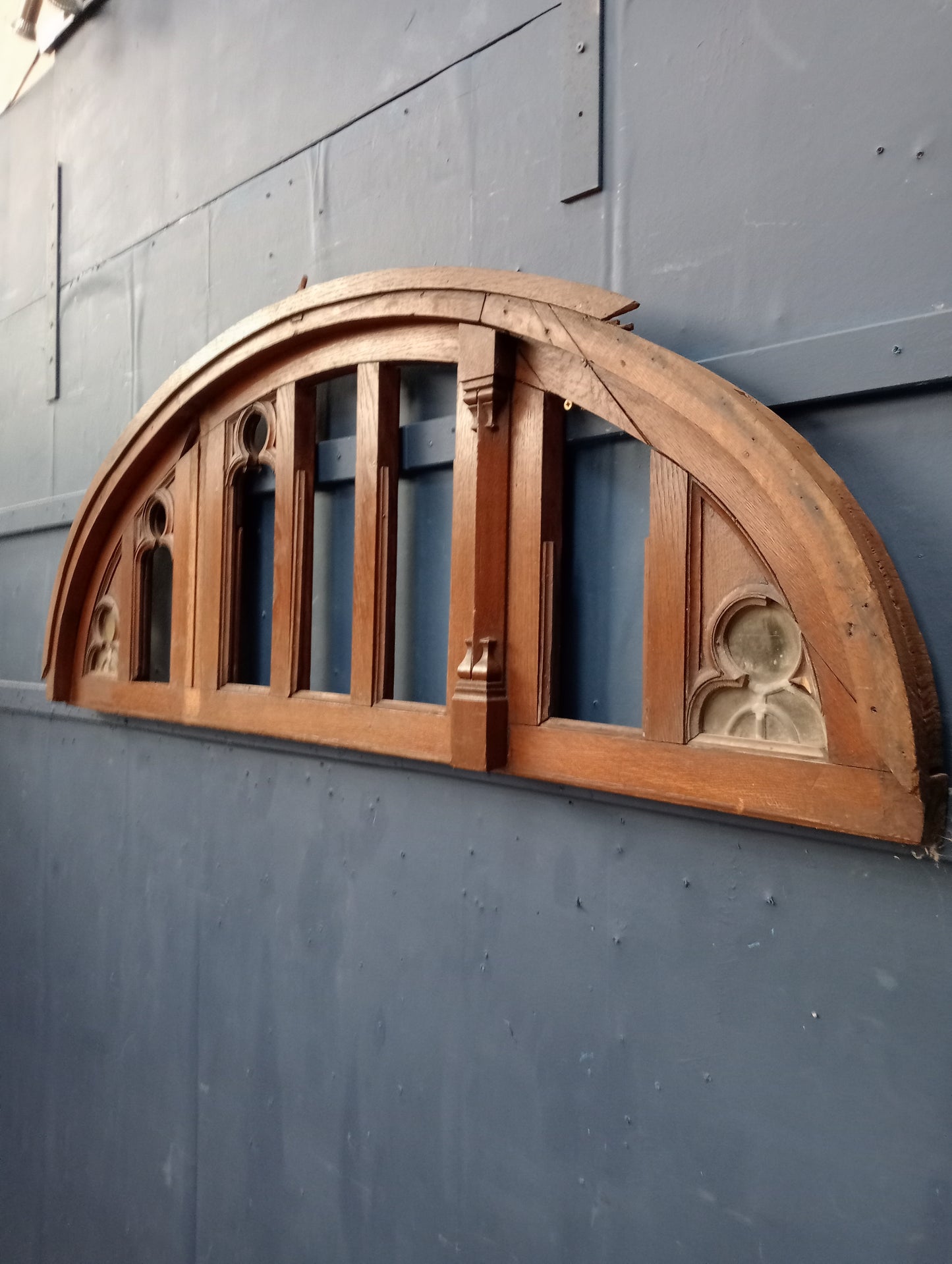 Oak transom gothic window