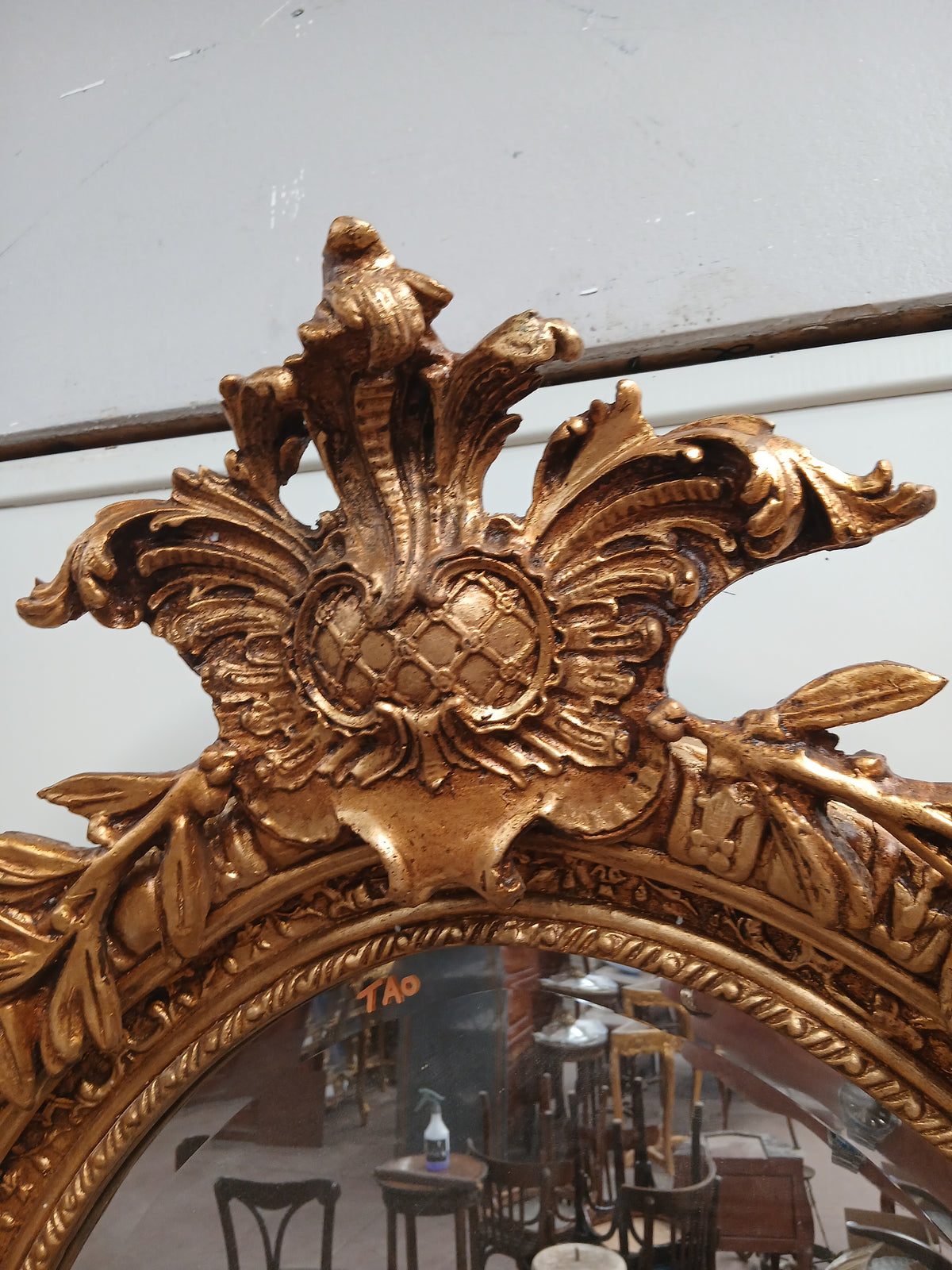 Oval giltwood mirror